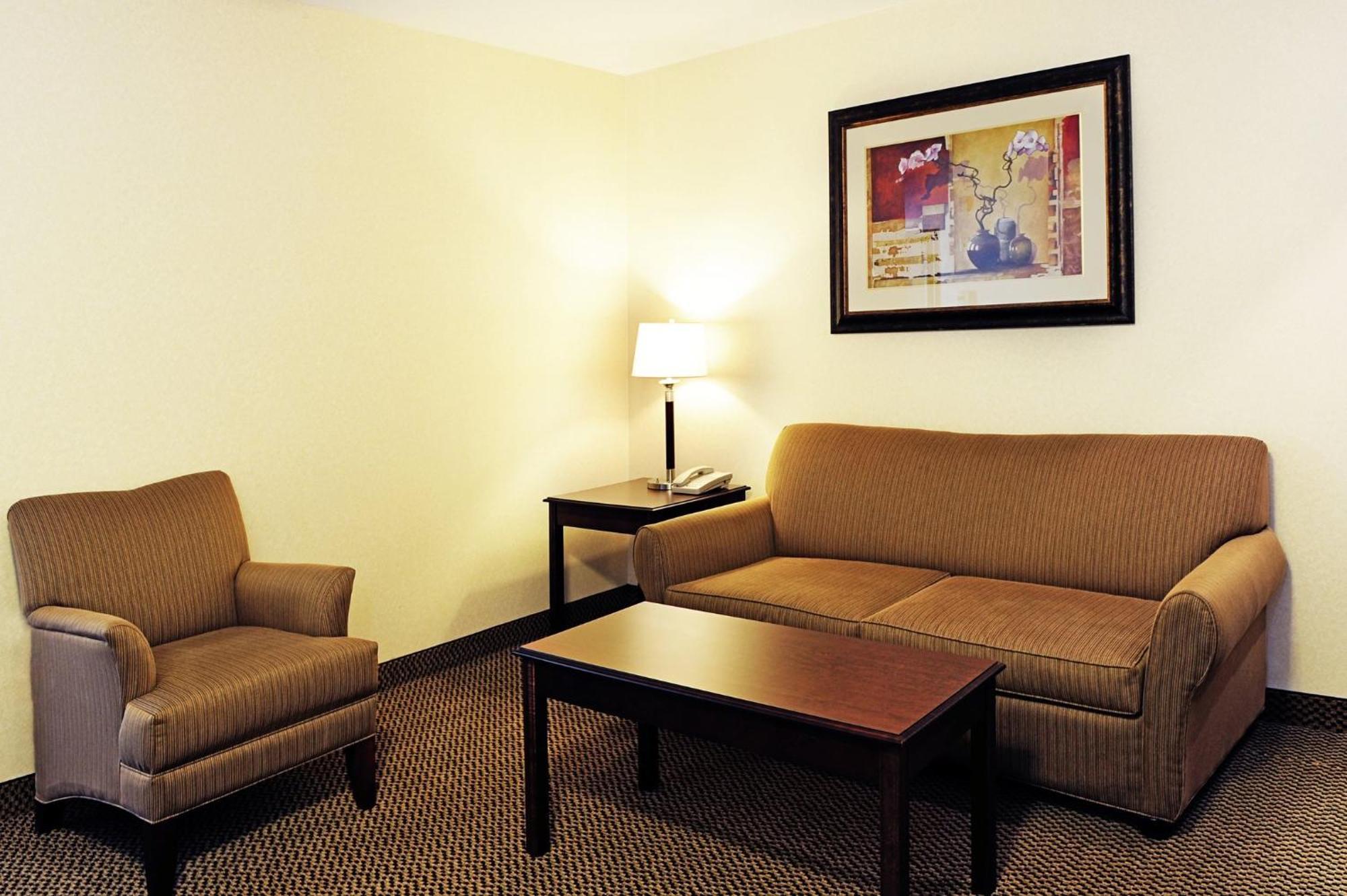 Holiday Inn Express Hotel & Suites - Slave Lake By Ihg Exterior foto
